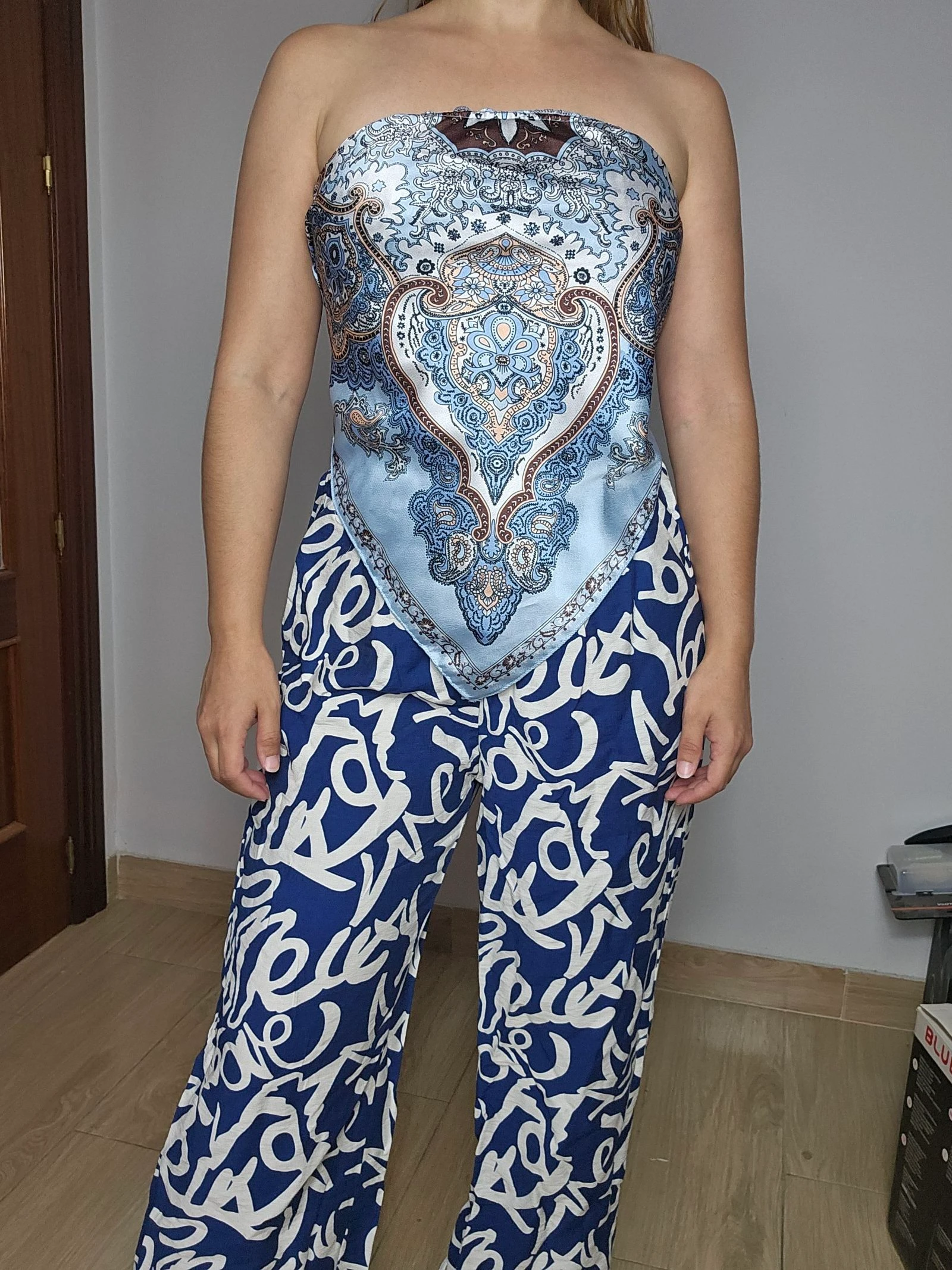 Pantalón con diseño estampado
